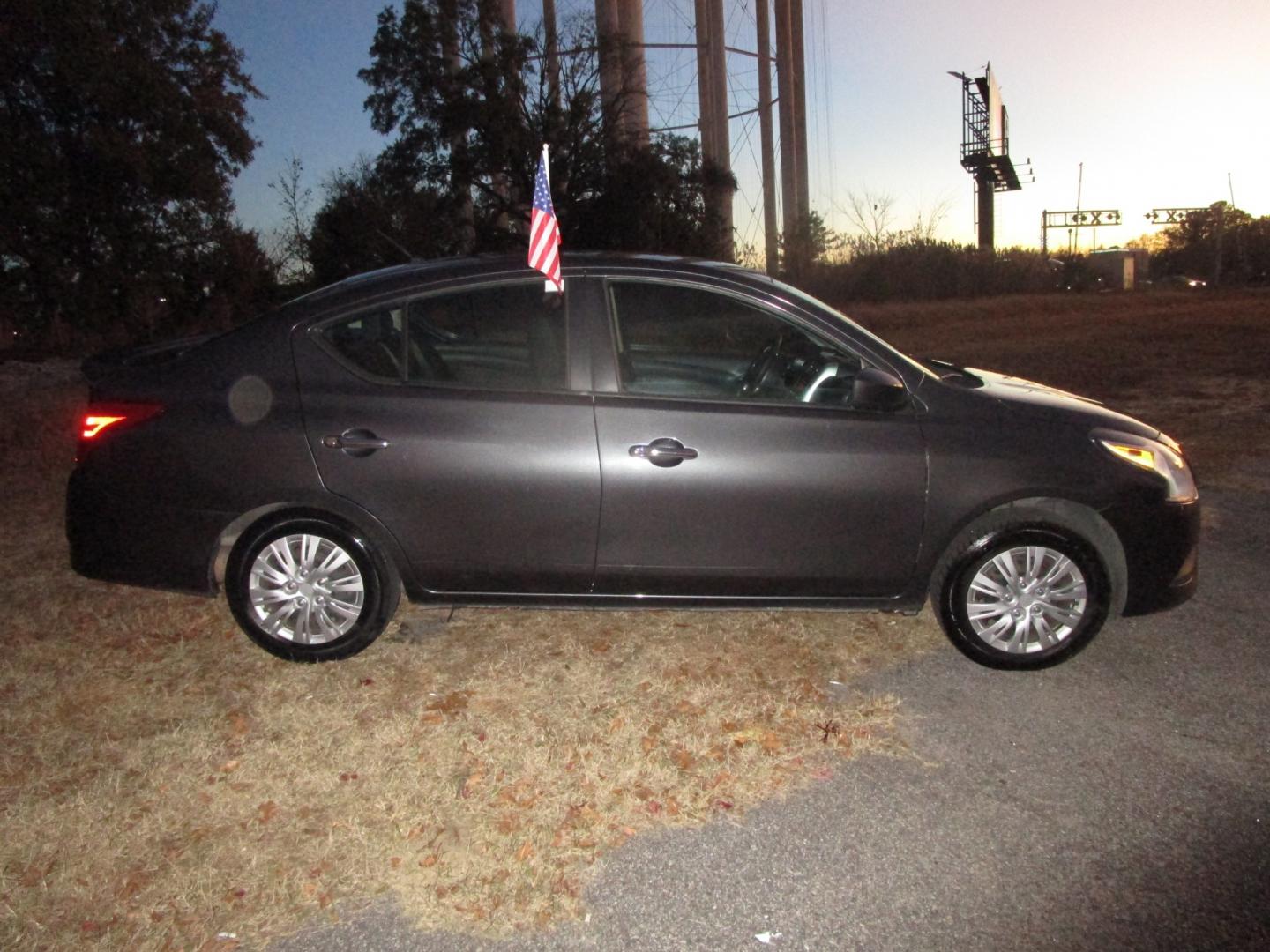 2015 Gray Nissan Versa 1.6 S 5M (3N1CN7AP1FL) with an 1.6L L4 DOHC 16V engine, 5-Speed Automati transmission, located at 2553 Airline Blvd, Portsmouth, VA, 23701, (757) 488-8331, 36.813889, -76.357597 - ***VEHICLE TERMS*** Down Payment: $599 Weekly Payment: $100 APR: 23.9% Repayment Terms: 42 Months *** CALL 757-488-8331 TO SCHEDULE YOUR APPOINTMENT TODAY AND GET PRE-APPROVED RIGHT OVER THE PHONE*** - Photo#4